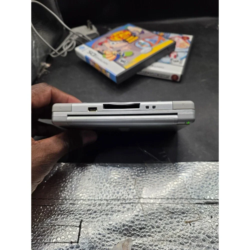 Nintendo DS Lite Silver Bundle – Works Great! Charger + 2 Games – No Stylus